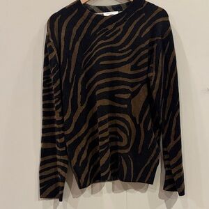 Equipment oversized soft wool and cashmere sweater in very good condition. XS